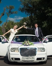 Изумительный свадебный кортеж с лимузином